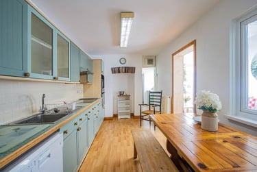6 bed house, Flora Street, Cathays, Cardiff, CF244EQ - Image 1